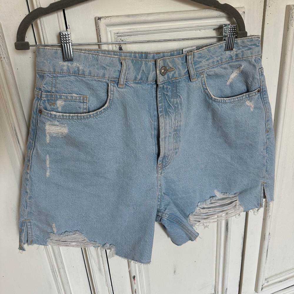 Zara distressed high rise denim shorts Size 12